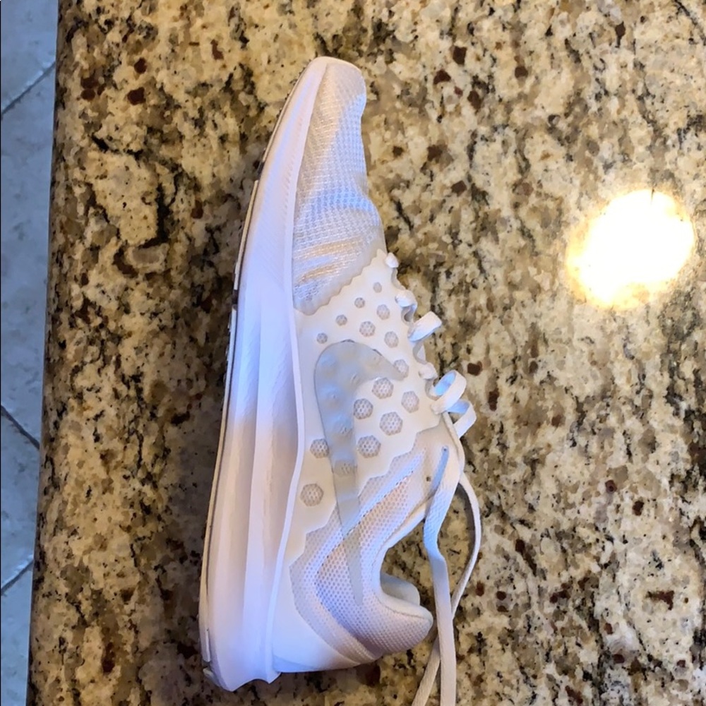 Nike women's Downshifter 7 size 7. NWOT